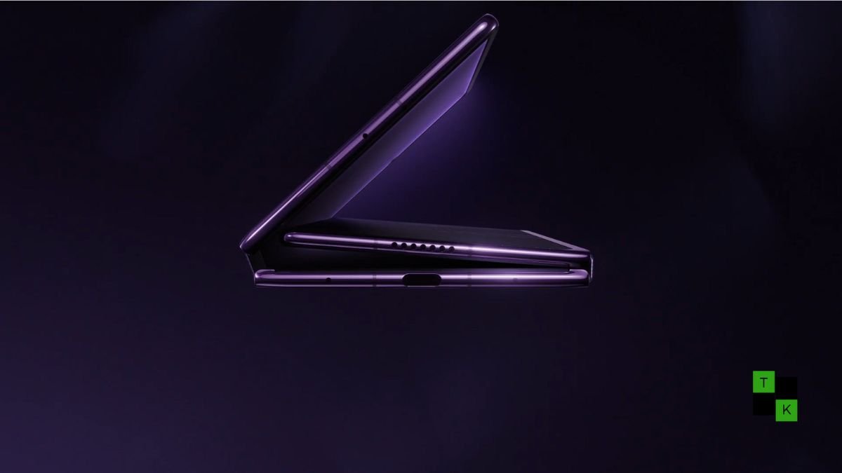 The Huawei Mate XT 2 tri-fold smartphone unfolded to its 10.2-inch screen in Jin Purple next to a glowing Kirin 9050 Pro chip schematic.