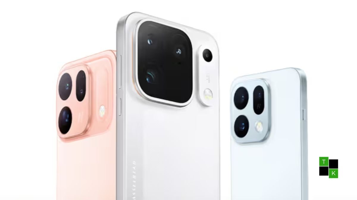 The Oppo Find X10 series in Moon White and Warm Orange showing its new Deco 10 camera island and 0.99mm borderless display.
