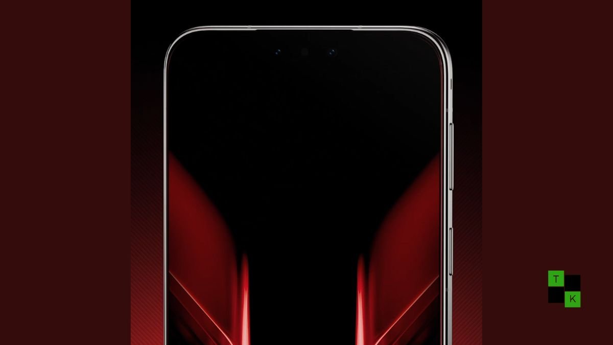 Huawei Mate90 RS Ultimate Design smartphone displayed with the detachable XMAGE camera module.