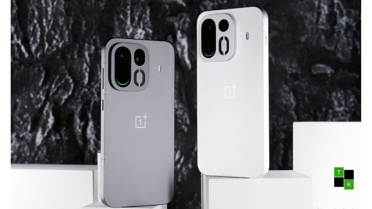 OnePlus Ace 7 Pro gaming smartphone in Liquid Silver finish showing circular camera island with 50MP periscope lens and micro-milled dual cooling exhaust grilles.